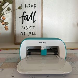 Cricut Joy Comes with Matt and some Vinyl & charger